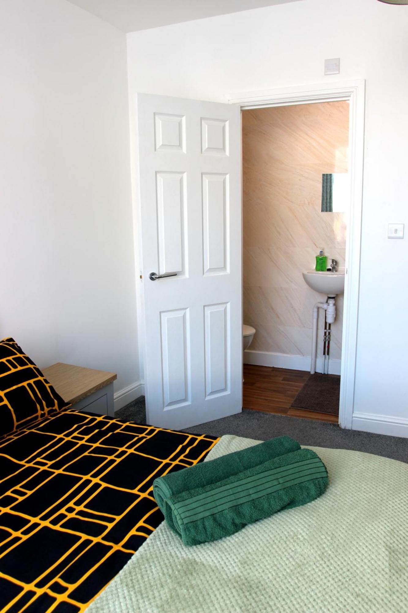House Share With Few Ensuite Rooms Near Southmead Bristol Exterior photo